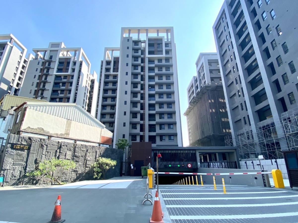 昂峰謙若樹｜北屯機捷特區｜機捷特區敦富大道｜昂峰謙若樹樓中樓｜昂峰建設