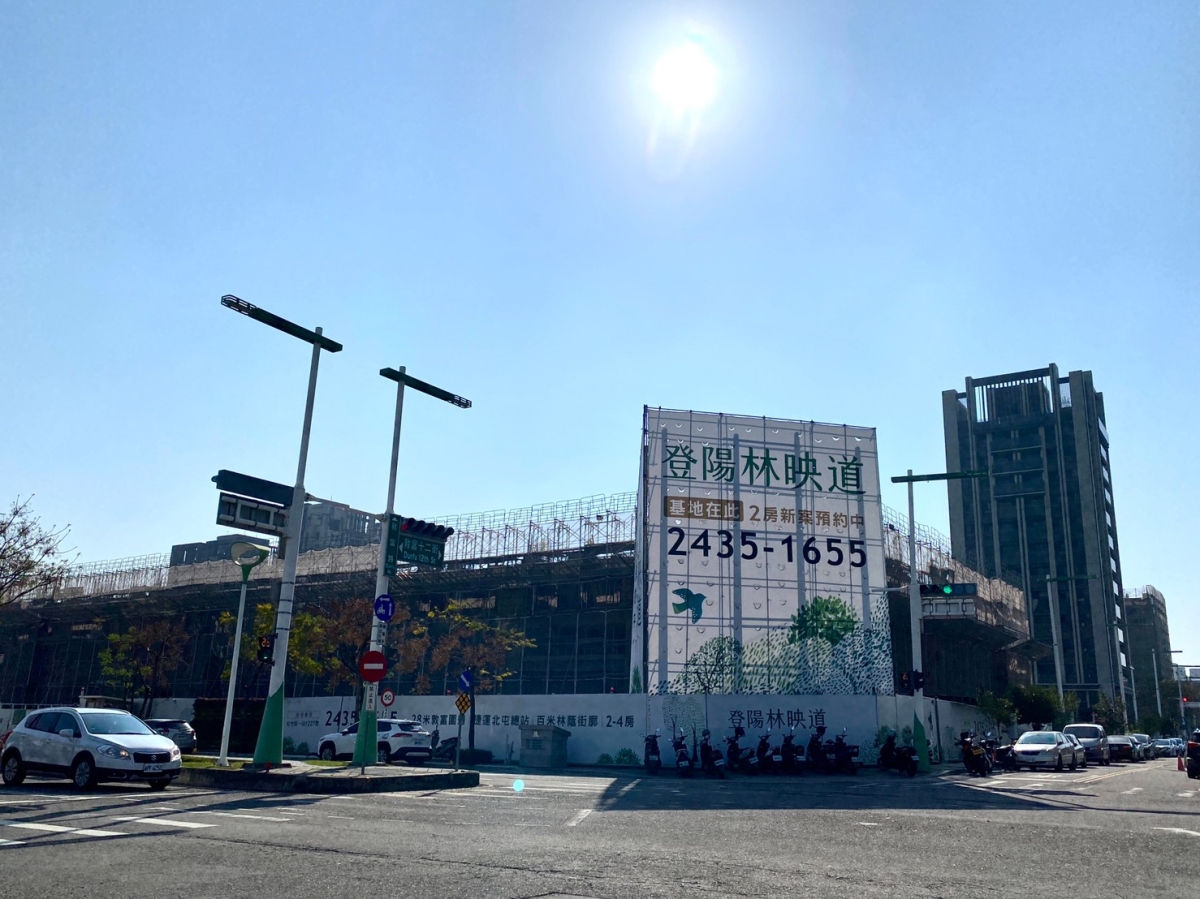 登陽林映道｜北屯機捷特區｜敦富園道｜戶外羽球場｜開心農場｜登陽建設